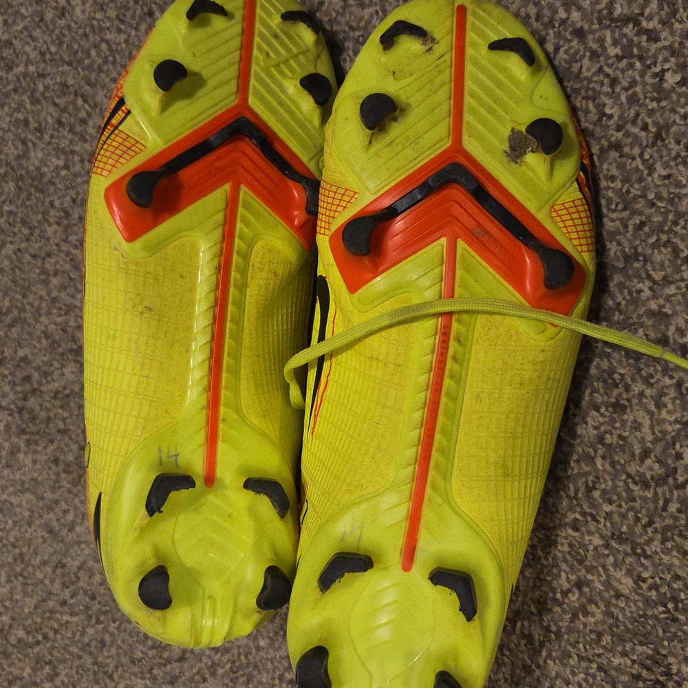 Nike Boys Soccer Cleats Size 3Y - Picture 3 of 5